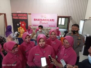 Peduli, Bhayangkari Polres Muaro Jambi Gelar Vaksinasi