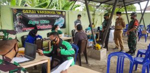 Dandim 0415/Jambi Tinjau Vaksinasi di kantor Camat Alam Barajo