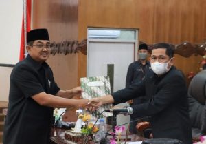 DPRD Tanjabbar Paripurna Penyampaian Pansus dan Keputusan Raperda