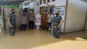Forkopincam Tebo Tengah Tinjau Banjir di Desa Aburan Batang Tebo