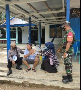 Demi Layanan Vaksinasi, TNI-Polri Sisir Warga di Ujung Desa