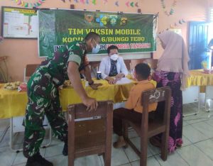 Danramil Kapten Agussari, Pantau Vaksinasi Bagi Siswa SD