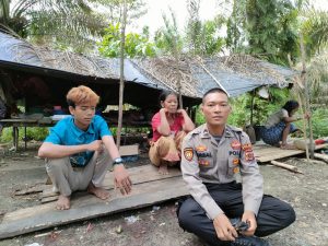 Awali Tugas Perdana Polisi Rimba, Bripda Perbal Sambangi Pemukiman SAD