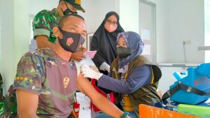 21 Prajurit Koramil Pulau Temiang Disuntik Vaksin Booster