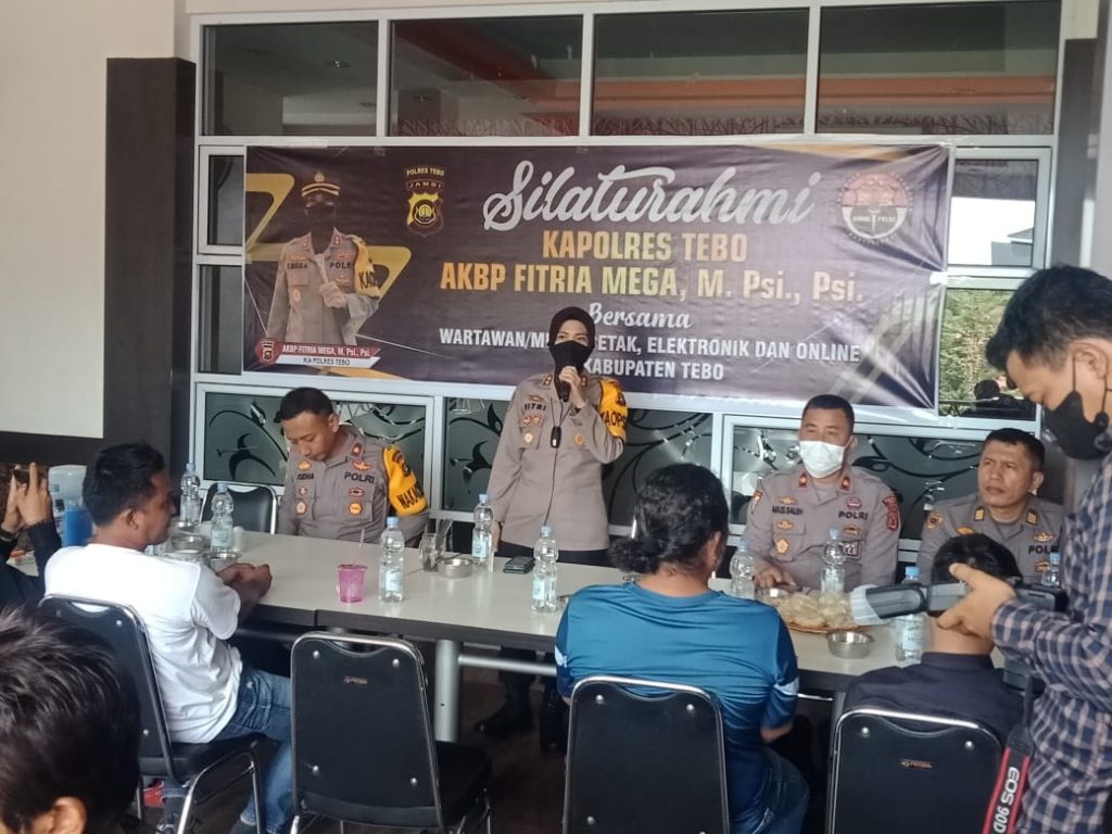 Rajut Sinergitas, Kapolres Tebo Kopi Darat dengan Awak Media