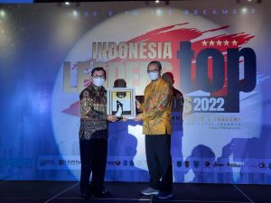 Wako Ahmadi Terima Penghargaan “Indonesia Top Leader 2022”