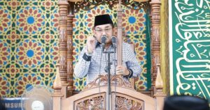 Bupati Tanjung Jabung Barat Khotib Sholat Jumat di Masjid Agung Ulul Azmi Riau