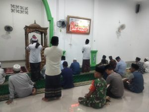 Babinsa Koramil 03/Sungai Bengkal, Tarawih Bersama Warga Binaan