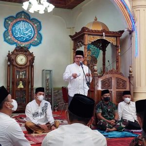 Safari Ramadhan, Wako Ahmadi & Wawako Antos Jum’atan di Masjid Baitunnur