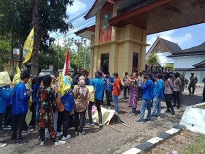 Bawa Keranda, PMII Tebo Gelar Unjuk Rasa ke Sejumlah Titik