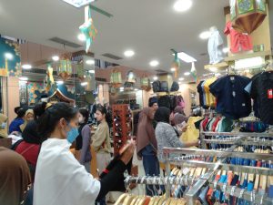 Jelang Lebaran, Warga Bungo Mulai Berburu Baju Baru