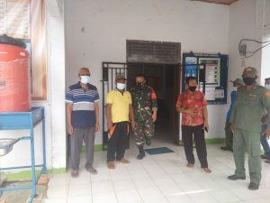 Jaga Kamtibmas Jelang Lebaran, Serda Salhutni Ajak Linmas Patroli Lingkungan