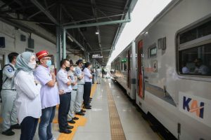 Kementrian BUMN Lepas Mudik Aman Mudik Sehat  Bersama BUMN 2022 dengan Moda Kereta Ap