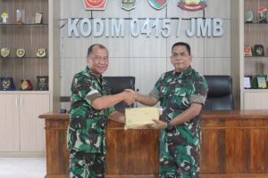 Dandim 0415/Jambi Salurkan BLT Kepada Pedagang Kaki Lima