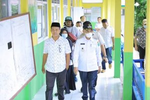 Pj Bupati Tebo Aspan, Tinjau SD  Diterjang Angin Puting Beliung