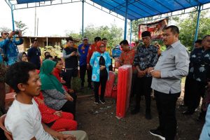 Bupati Bungo Juga Serahkan Bantuan Kebakaran di Talang Silungko