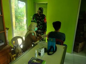 Kendati Covid Melandai, Babinsa Agus Masih Terus Kawal Vaksinasi Booster