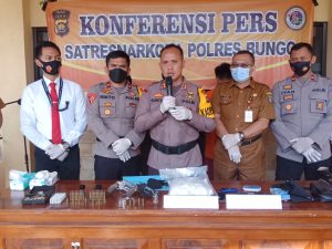Polisi Ringkus Tiga Bandar dan 1 Kg Sabu, Serta Senpi Rakitan