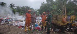 Babinsa Serka Azis, Gelar Komsos Dengan Petugas Kebersihan