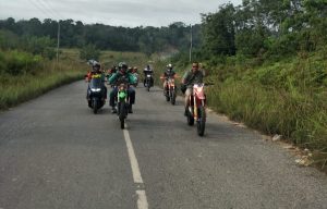 Dari Bandara Bungo, Mayjen TNI Jhonny Djamaris Naik Motor Trail