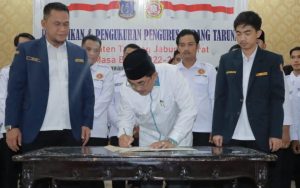 Bupati Anwar Sadat Lantik Pengurus Karang Taruna