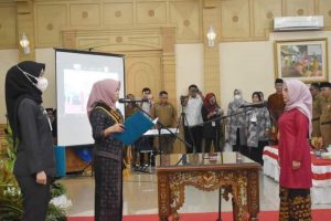 Harvedrida Henrizal Dikukuhkan Jadi Bunda PAUD Sarolangun 2022-2024