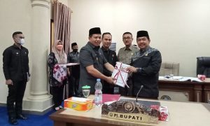 PJ Bupati Sarolangun Henrizal Hadiri Rapat Paripurna Penyampaian Tiga Ranperda