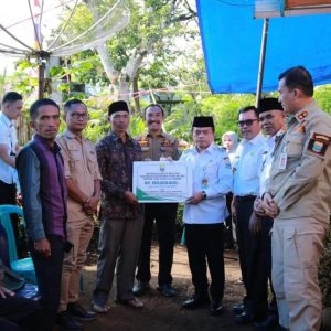 Wako Ahmadi Dampingi Gubernur Jambi Serahkan Bantuan ke Gapoktan