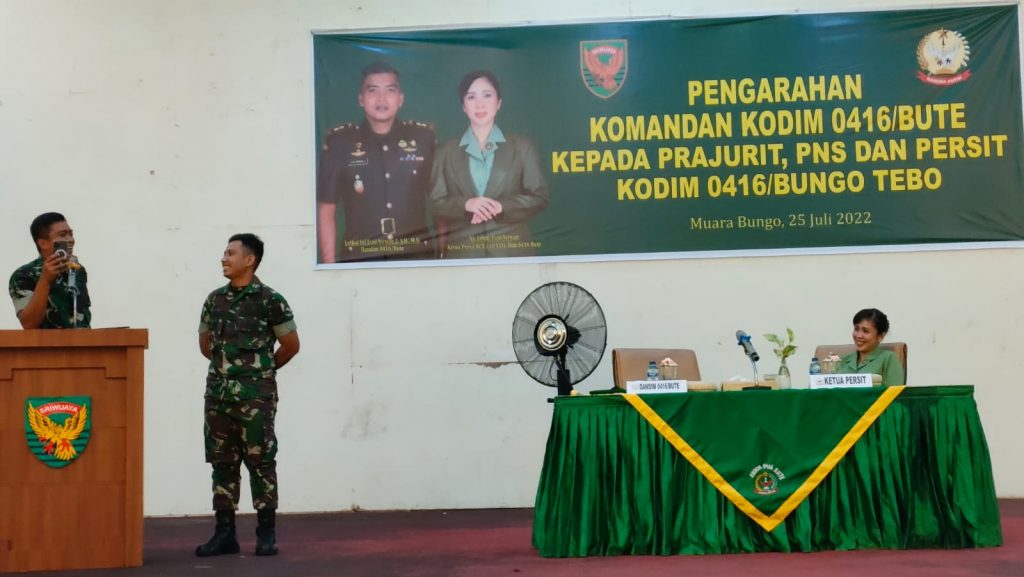 Saat Pengarahan, Dandim 0416 Bute Panggil Anggota Termuda