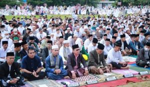 Wako Ahmadi & Wawako Antos Sholat Idul Adha di Lapangan Mardeka