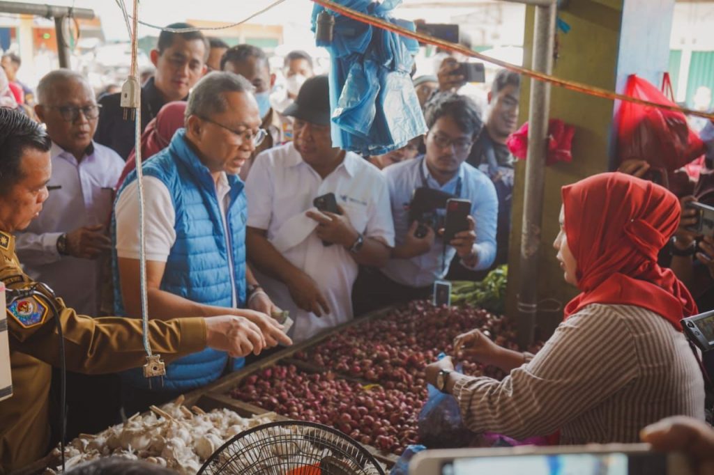 Zulkifli Hasan : Pemerintah Berupaya Tingkatkan Harga TBS