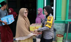 Polres Tebo Bagikan Sembako Kepada Warga, Pasca Kenaikan Harga BBM