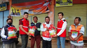 Satreskrim Polres Bungo Bagikan Sembako kepada Tukang Ojek