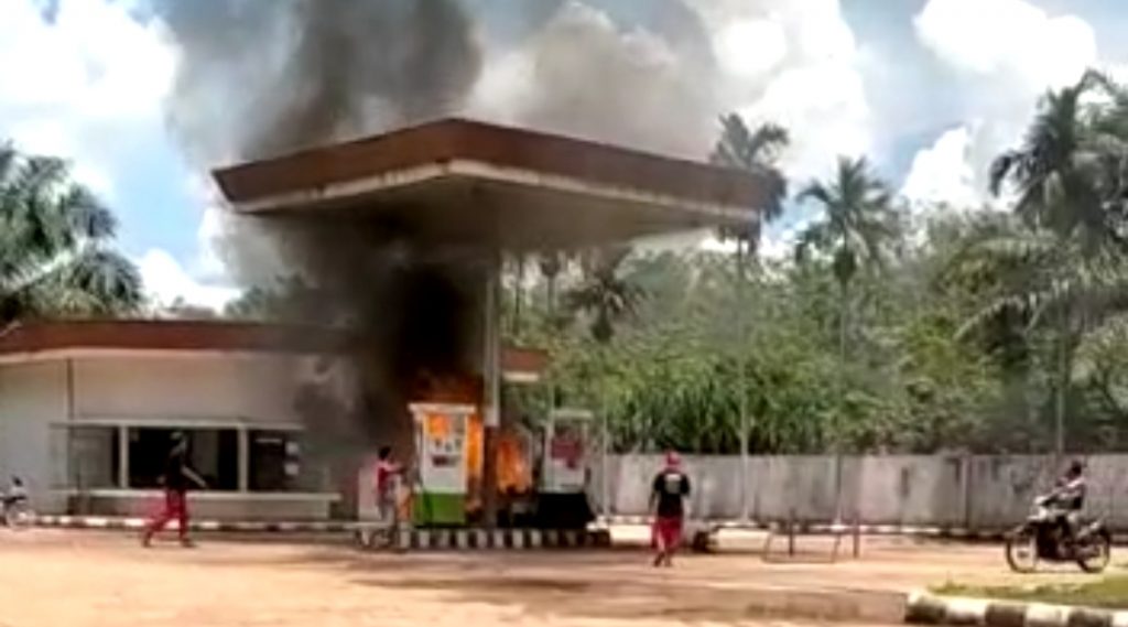 Sedang Melangsir BBM Subsidi, Satu Unit Mobil Katana Terbakar