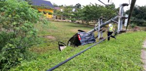 Avanza Tabrak Tiang Listrik, Sopir dan 3 Penumpang Luka-luka