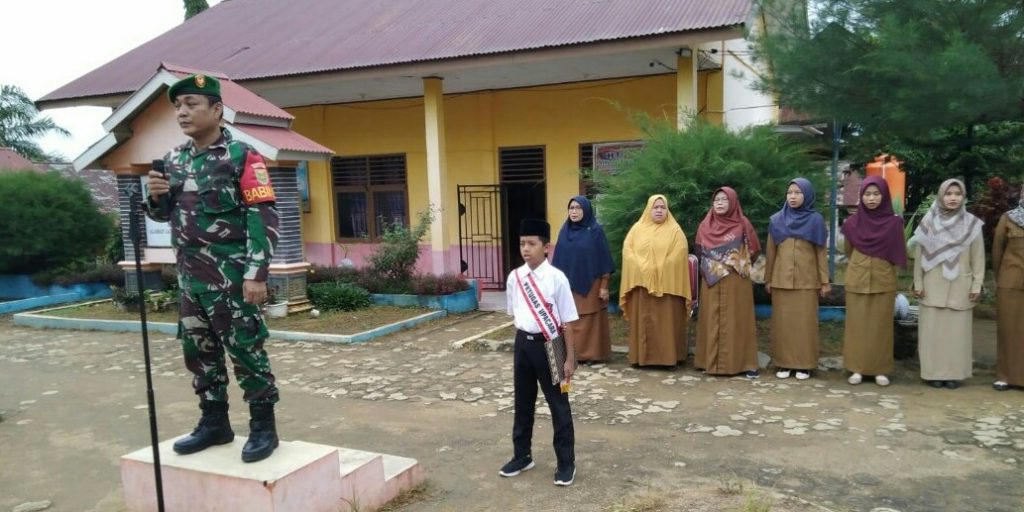 Babinsa Ajak Siswa Gelorakan Semangat Sumpah Pemuda