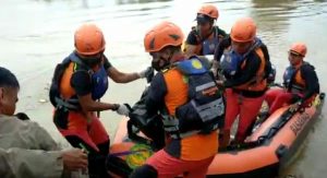 4 Truk Tenggelam dan Satu Orang Korban Ditemukan Tidak Bernyawa