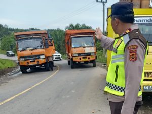 Kapolsek Maro Sebo Ulu Turun Langsung Atur Lalin