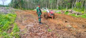 Babinsa Ishak, Motivasi Poktan Budidaya Tanaman Semangka