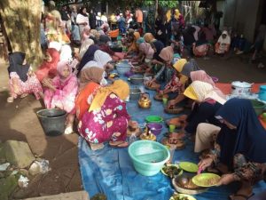 Tradisi Giling Bumbu Masak Masih Melekat di Dusun Tanjung Belit