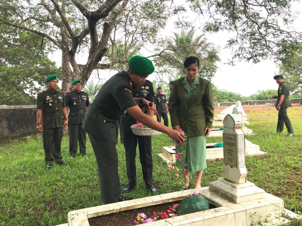 Hari Juang TNI AD, Dandim 0416 Bute Pimpin Ziarah Rombongan
