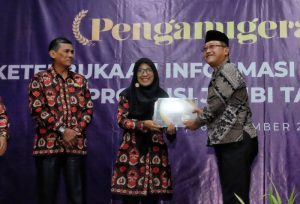 Diskominfo Muaro Jambi Raih Anugerah Keterbukaan Informasi Publik 2022