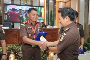 Kejari Muaro Jambi Raih Dua Penghargaan Dari Kajati Jambi