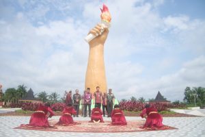 Pj Bupati Muaro Jambi Resmikan Taman Tugu Obor Pijoan