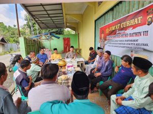 Warga Dusun Suka Jaya, Curhat dengan Kapolsek Terkait Kenakalan Remaja