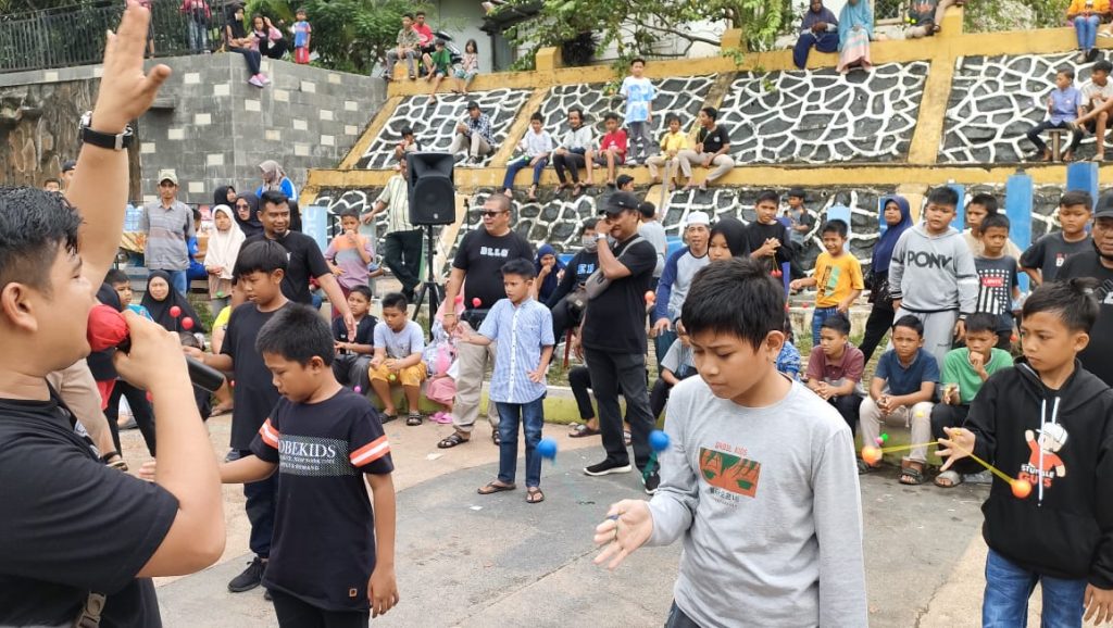 Antusias, Ratusan Peserta Ikuti Lomba Lato-lato di Kota Muara Bungo