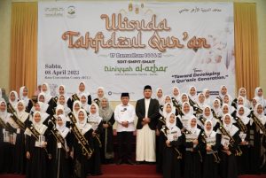 Al Haris Hadiahi Umroh Gratis Kepada Orang Tua Hafidz