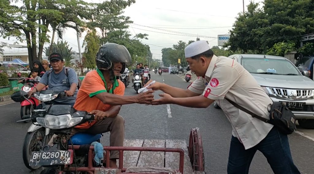 Berkah Ramadhan, DPD JOIN Bungo Bagikan Takjil Gratis ke Warga