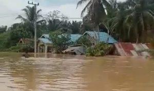 Akibat Banjir, Ratusan rumah Terendam dan 7 Unit Rumah Terbawa Arus