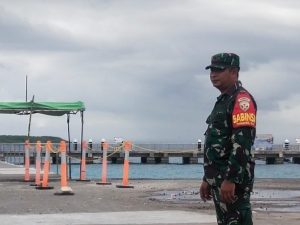 Koramil Nusa Penida Terjunkan Babinsa Pantau Situasi di Pelabuhan